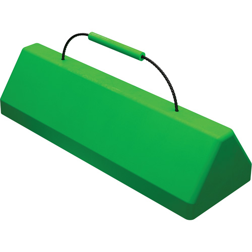 Cale de roue pour avion Checkers Safety SafeRay avec poign&eacute;e &agrave; c&acirc;ble, Ur&eacute;thane, Vert fluorescent, 24" la x 8" p x 6" h Industrial Sales