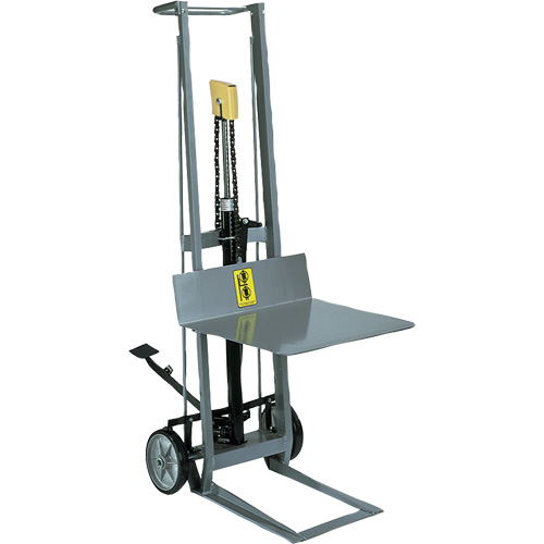Gerbeur hydraulique &agrave; plateforme, M&eacute;canisme Pompe au pied, Capacit&eacute; de 400 lb, Levage max de 54" Industrial Sales