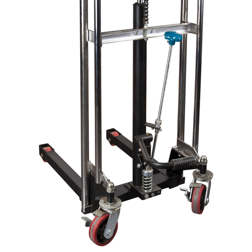 Gerbeur hydraulique &agrave; plateforme, M&eacute;canisme Pompe au pied, Capacit&eacute; de 880 lb, Levage max de 60" Industrial Sales