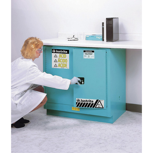 Armoires de s&eacute;curit&eacute; pour acides & produits corrosifs avec doublure ChemCor, 22 gal., 35" x 35" x 22" Industrial Sales