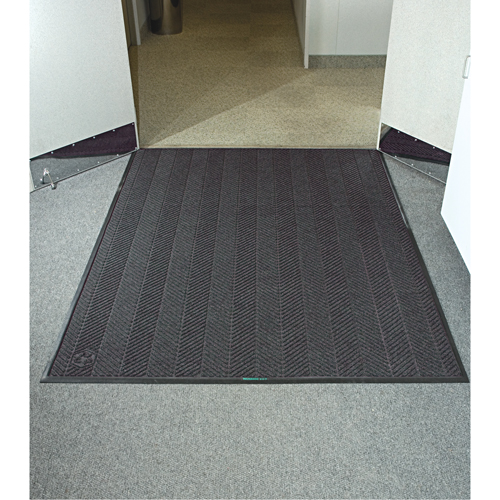 Tapis WaterHog Max Classic &agrave; motif chevrons, Essuie-pieds/grattoir, 6' x 20' x 3/8", Cendre grise Industrial Sales
