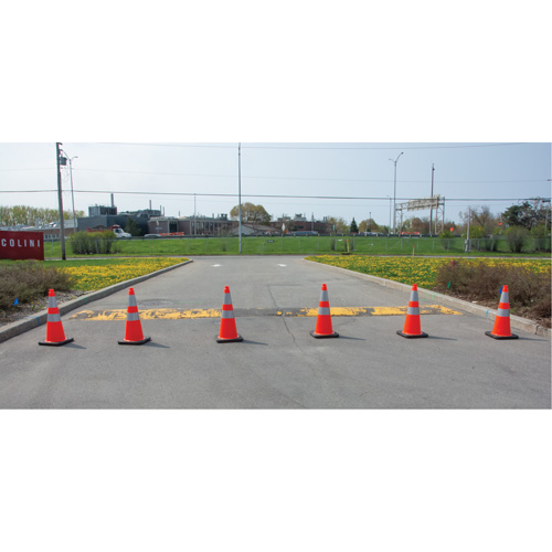 C&ocirc;ne de signalisation, 28", Orange, Bande(s) r&eacute;fl&eacute;chissante(s) 4" & 6" Industrial Sales