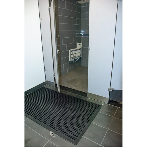 Tapis d'entr&eacute;e ext&eacute;rieure, Caoutchouc, Grattoir Type, Motif Textur&eacute;, 2' x 2-2/3', Noir Industrial Sales