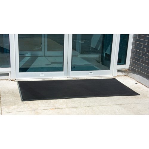 Tapis d'entr&eacute;e ext&eacute;rieure, Caoutchouc, Grattoir Type, Motif Textur&eacute;, 2' x 2-2/3', Noir Industrial Sales