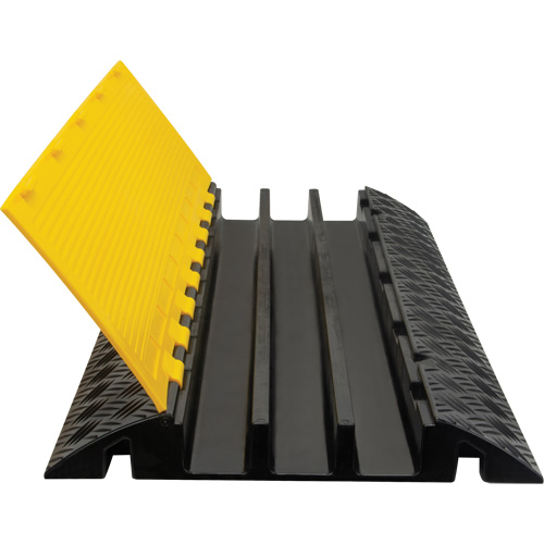 Protecteur de c&acirc;bles en polyur&eacute;thane, 3 canaux, 35,43" lo x 19,69" la x 3" h Industrial Sales