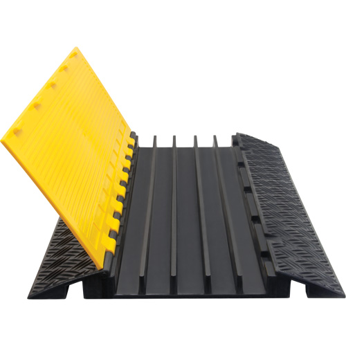 Protecteur de c&acirc;bles en polyur&eacute;thane, 5 canaux, 35,43" lo x 19,69" la x 2" h Industrial Sales