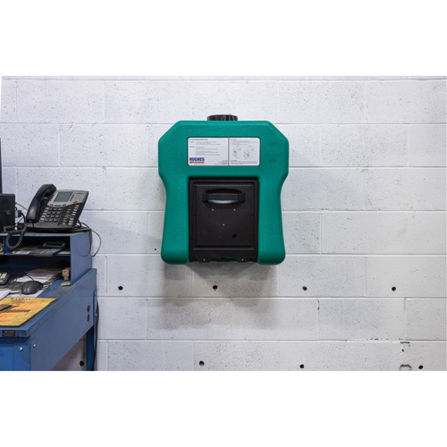 Poste de douche oculaire portable autonome, Aliment&eacute; par gravit&eacute;, Capacit&eacute; 16 gal., Conformit&eacute; ANSI Z358.1 Industrial Sales