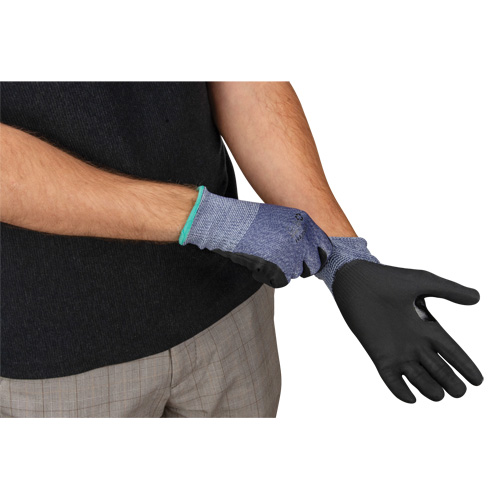 Gants r&eacute;sistant &agrave; la coupe, Taille Grand, Calibre 15, Rev&ecirc;tement Mousse de nitrile, Enveloppe en PEHP, ASTM ANSI niveau A3 Industrial Sales