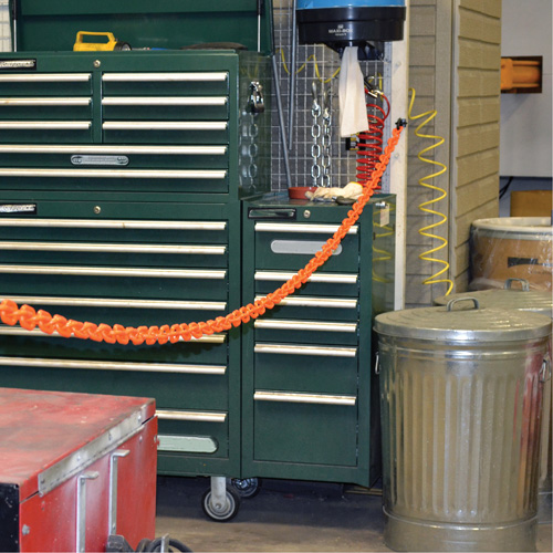 Ensemble de barri&egrave;re &agrave; chaîne magn&eacute;tique pour l'entrep&ocirc;t, Orange, Maillon de 2", 15' de long Industrial Sales