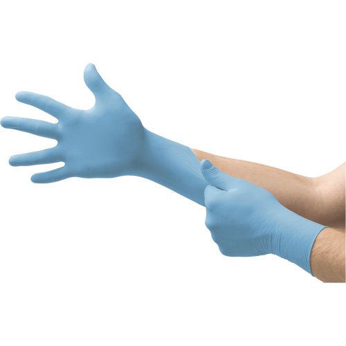 Gants jetables Vesatility 92-134 MICROFLEX, 5.5/6/T-petit, Nitrile, 2,76-mil/3,94-mil, Sans poudre, Bleu, Classe 2 Industrial Sales
