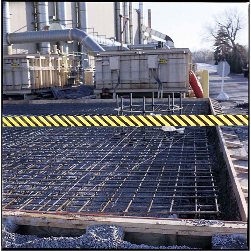 Ruban pour barricade, Anglais, 3" la x 200' lo, 3 mils, Noir sur jaune Industrial Sales