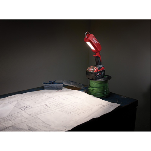 B&acirc;ton lumineux M18, Crochet, Rechargeable, 300 lumens Industrial Sales