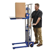 Gerbeur Hefti-Lift, M&eacute;canisme Pompe au pied, Capacit&eacute; de 880 lb, Levage max de 59" Industrial Sales