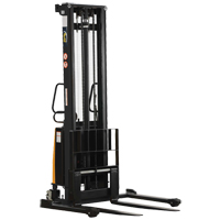 Gerbeur pour chariot &eacute;l&eacute;vateur, Fonctionnement &eacute;lectrique, Capacit&eacute; 2000 lb, Lev&eacute;e max 150" Industrial Sales