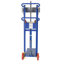 Gerbeur &agrave; plateforme hydraulique, M&eacute;canisme Pompe au pied, Capacit&eacute; de 750 lb, Levage max de 52" Industrial Sales