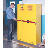 Armoire de rangement haute s&eacute;curit&eacute; avec barre en acier pour produits inflammables, 45 gal., 2 tablettes Industrial Sales