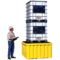 Palette antid&eacute;versement avec drain Ultra-IBC Spill Pallet , Capacit&eacute; de d&eacute;versement 400 gal. US, 58,75" x 58,75" x 33" Industrial Sales