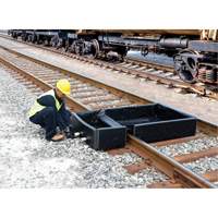 Ultra-Track Berm, 144 US gal. Capacity, 4' W x 6' L x 12" H, Foam Wall Industrial Sales
