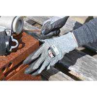 Gants de travail r&eacute;sistants &agrave; la coupe, compatibles avec &eacute;crans tactiles RWG566 AXIS, Taille T-petit, Calibre 18, Rev&ecirc;tement Polyur&eacute;thane, Enveloppe en Acier inoxydable/PEHP, ASTM ANSI niveau A5/EN 388 niveau E Industrial Sales